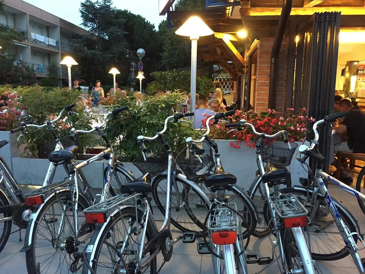 Hotel Alla Pergola Bibione 3*,